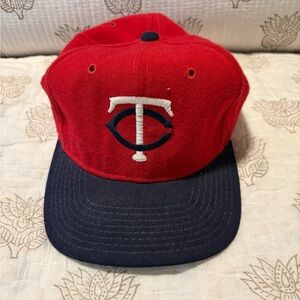 Vintage 80s/90s 100%wool fitted Twins hat